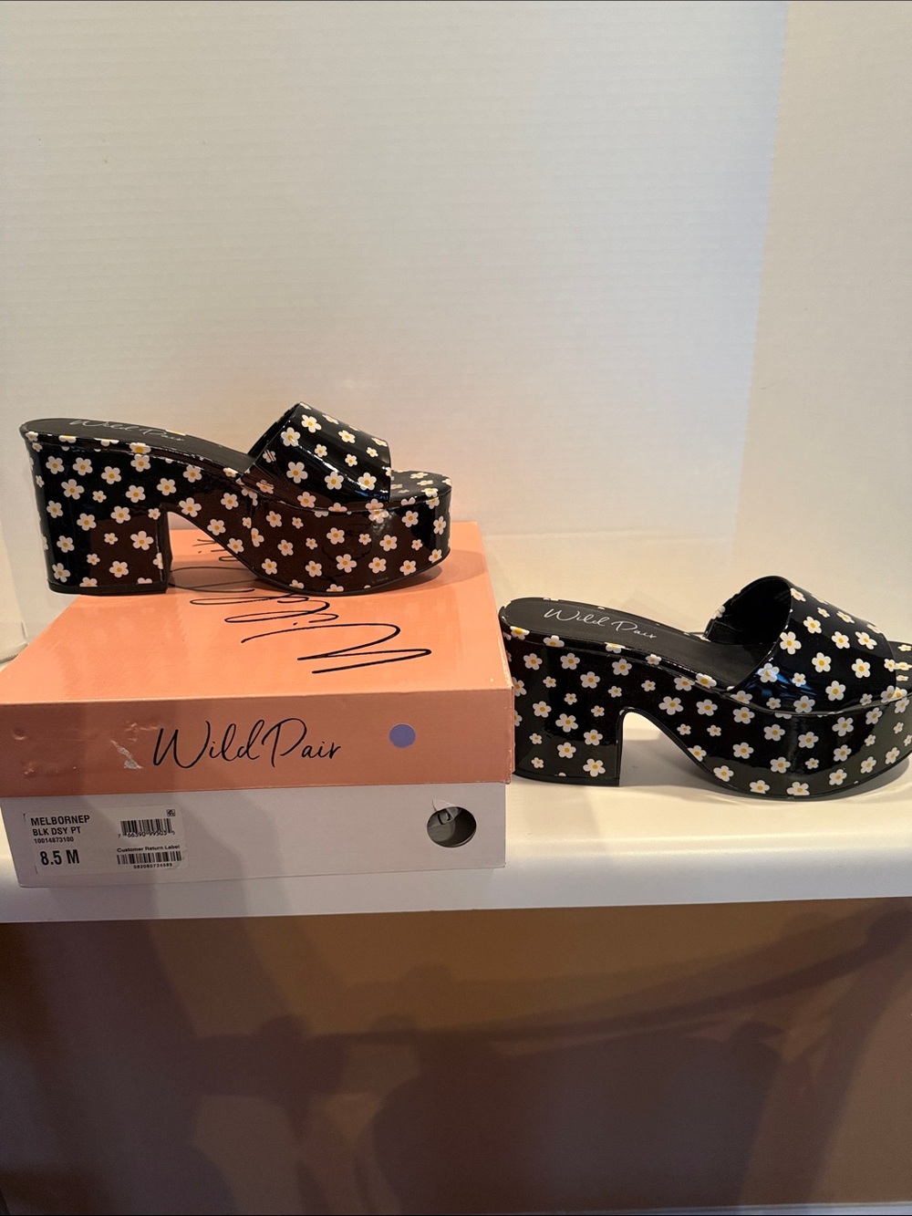 Black Daisy Platform Slides By Wild Pair NEW never worn - Picture 4 of 6